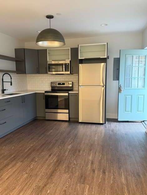 Sparkling kitchen with stainless appliances